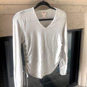 3 for $15 🎉 NWOT - side tie shirt